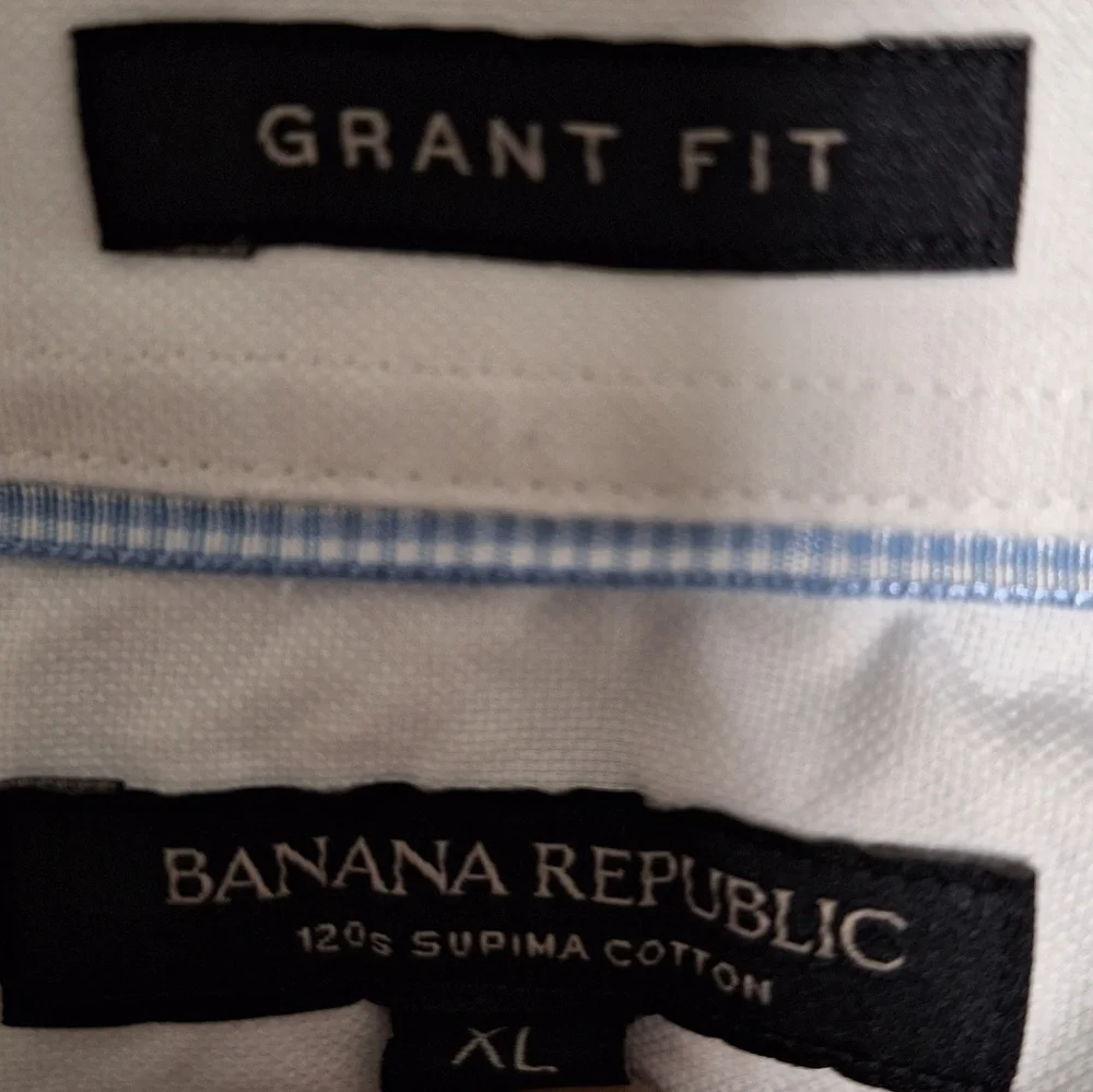 A Banana Republic long sleeve button-down men's shirt. It's a size XL. EUC
